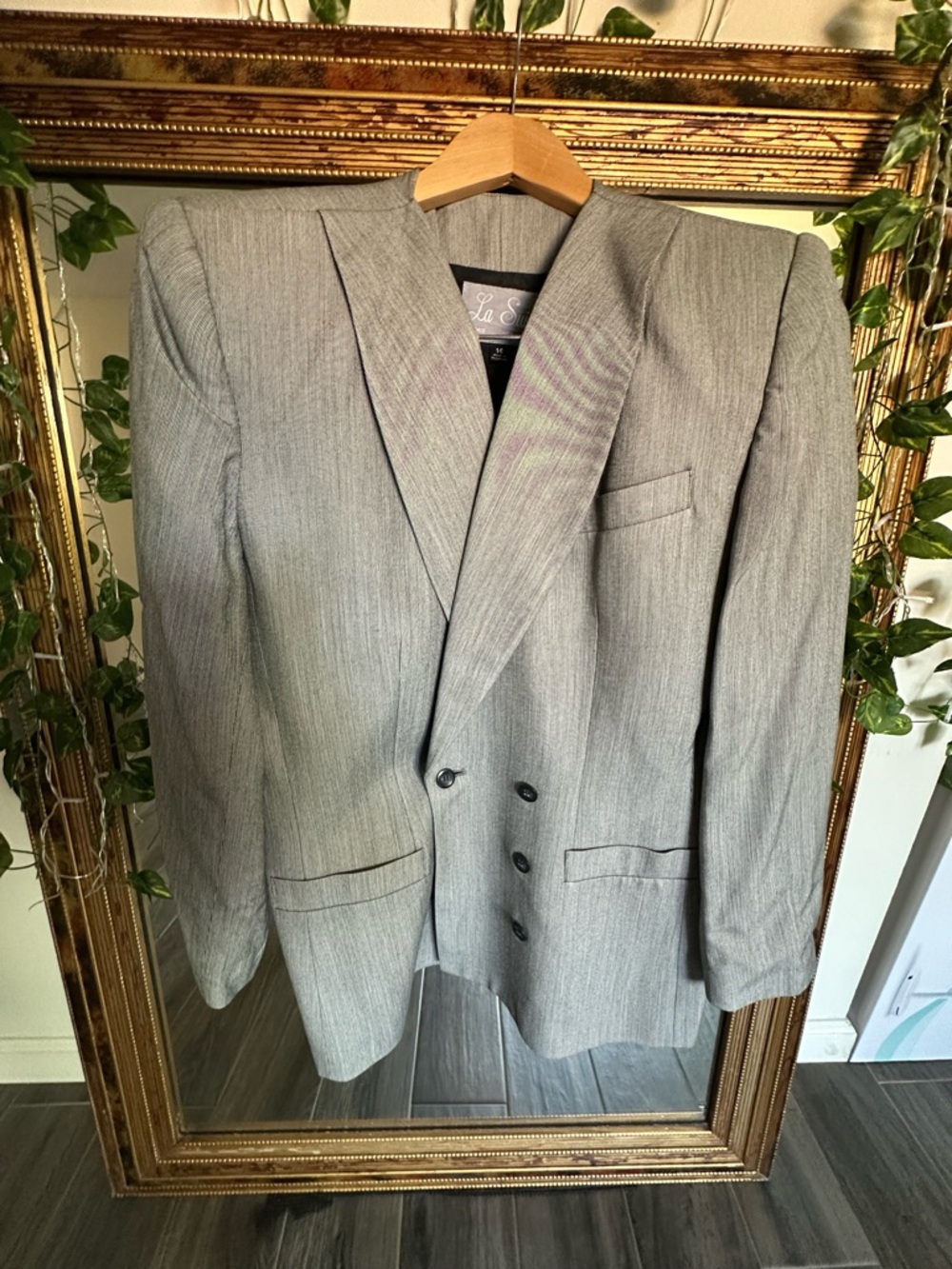 Classic Women’s Gray Double-Breasted Blazer & Skirt